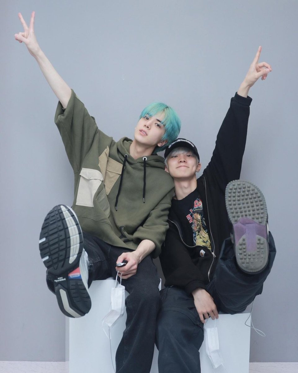 Younghoon on Instagram

🍞 a present for deobi 💙
#YH