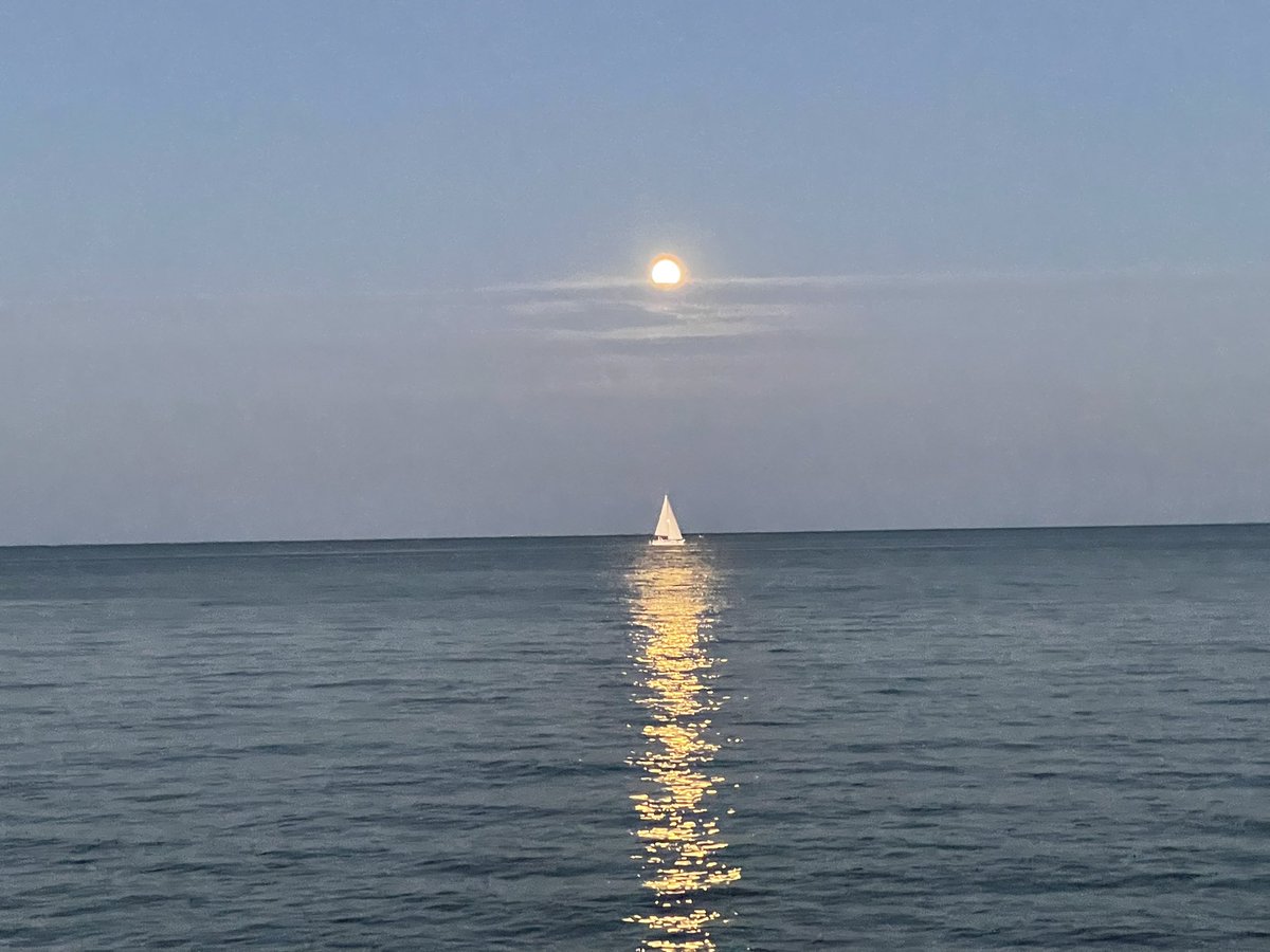 shane_schfld's tweet photo. Lake Ontario summer nights. https://t.co/QbMfGHXlAw