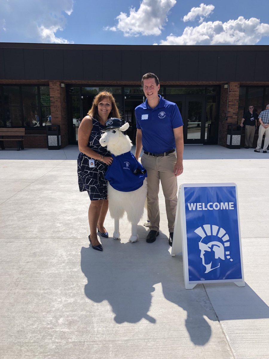 RockyStamos1's tweet photo. We had a great time with our 6th graders and their families at today’s Meet in the Middle event! #plainwellms #plainwellschools #strongertogether #relationshipsfirst https://t.co/TZsCi0Ey08