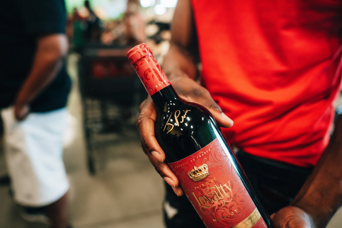 loyaltywines's tweet photo. #WineDownWednesday https://t.co/uUWG1ghmJD