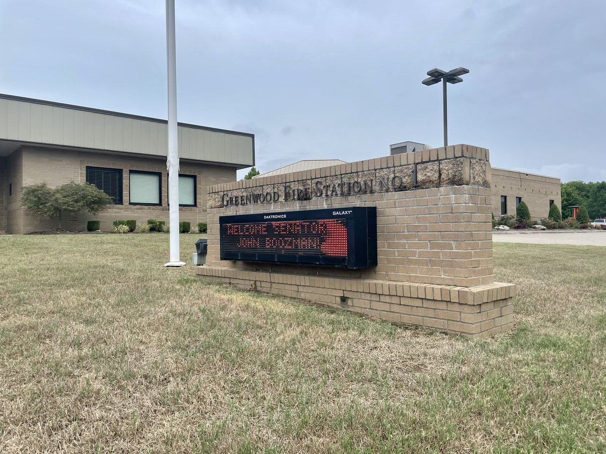 JohnBoozman's tweet photo. Closed out the day in Greenwood with Mayor Kinslow, civil servants and citizens discussing how the Biden administration’s policies are driving inflation and making energy more expensive.
Arkansans are confirming this reckless agenda is #BustingMyBudget and causing real damage. https://t.co/V5s7JqmoMO