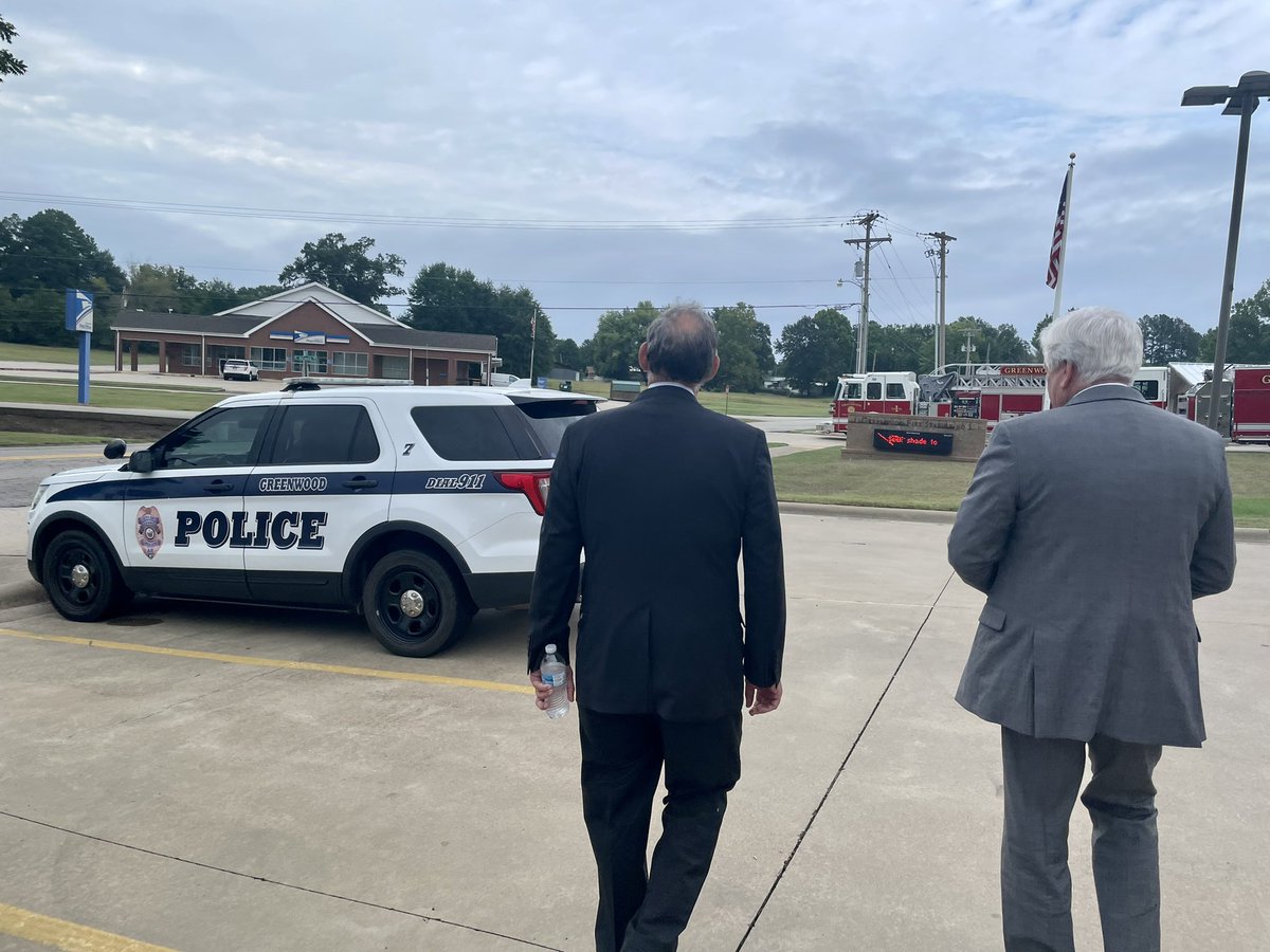 JohnBoozman's tweet photo. Closed out the day in Greenwood with Mayor Kinslow, civil servants and citizens discussing how the Biden administration’s policies are driving inflation and making energy more expensive.
Arkansans are confirming this reckless agenda is #BustingMyBudget and causing real damage. https://t.co/V5s7JqmoMO