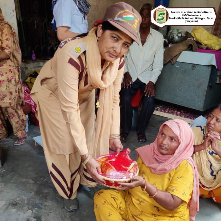 Rohitinsa0786's tweet photo. Heartily Selute to  saint Dr @Gurmeetramrahim ji Insan &amp; His volunteers who care for the old age ppl like their own family mbrs in this selfish world. 
#OldAgeCare https://t.co/YY1oLK9k51