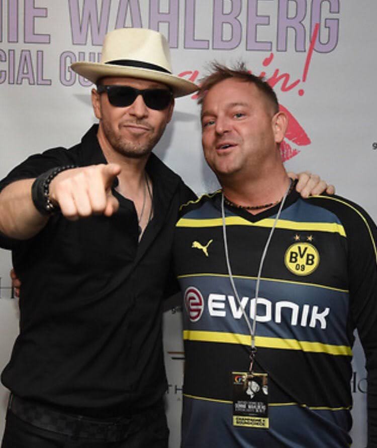 TK_JBLOCK's tweet photo. Happy Birthday @DonnieWahlberg 🎉❤️🤘🏽
You inspire us to be our best every day! You are loved, brother🙏🏽❤️. Hope you had a great one🎉💪🏽
#keepkeepinon #NKOTB https://t.co/JfkKhdDJZN