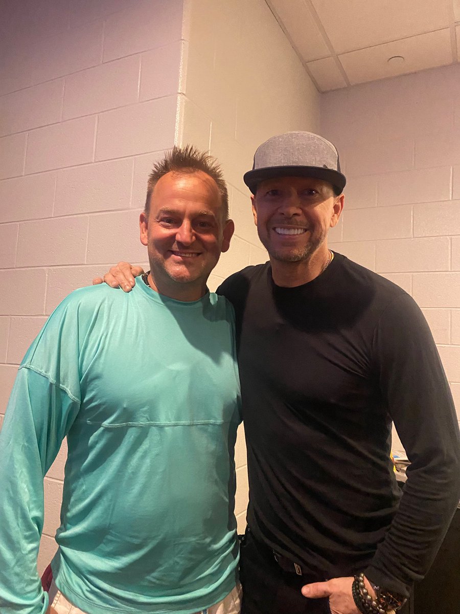 TK_JBLOCK's tweet photo. Happy Birthday @DonnieWahlberg 🎉❤️🤘🏽
You inspire us to be our best every day! You are loved, brother🙏🏽❤️. Hope you had a great one🎉💪🏽
#keepkeepinon #NKOTB https://t.co/JfkKhdDJZN