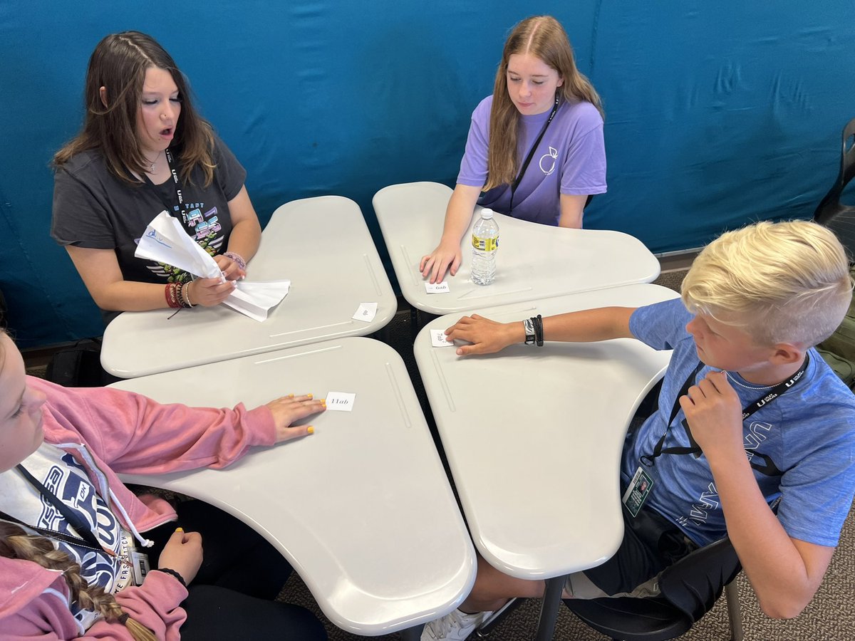 HuckMath's tweet image. Utley Algebra students are comparing and contrasting algebraic terms as they play Find My Family — I always love hearing hearing their conversations during this activity! #studentdiscourse #utleylearns