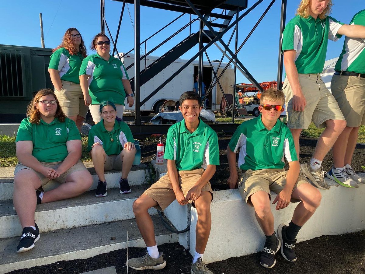 CelinaSchools's tweet photo. The Celina High School Marching Band performed this evening during Band Show at the Mercer County Fair. It was a great show from all the area schools! #BeABulldog #MercerCountyFair 🐾🎺🥁 https://t.co/SNuszMRhIZ