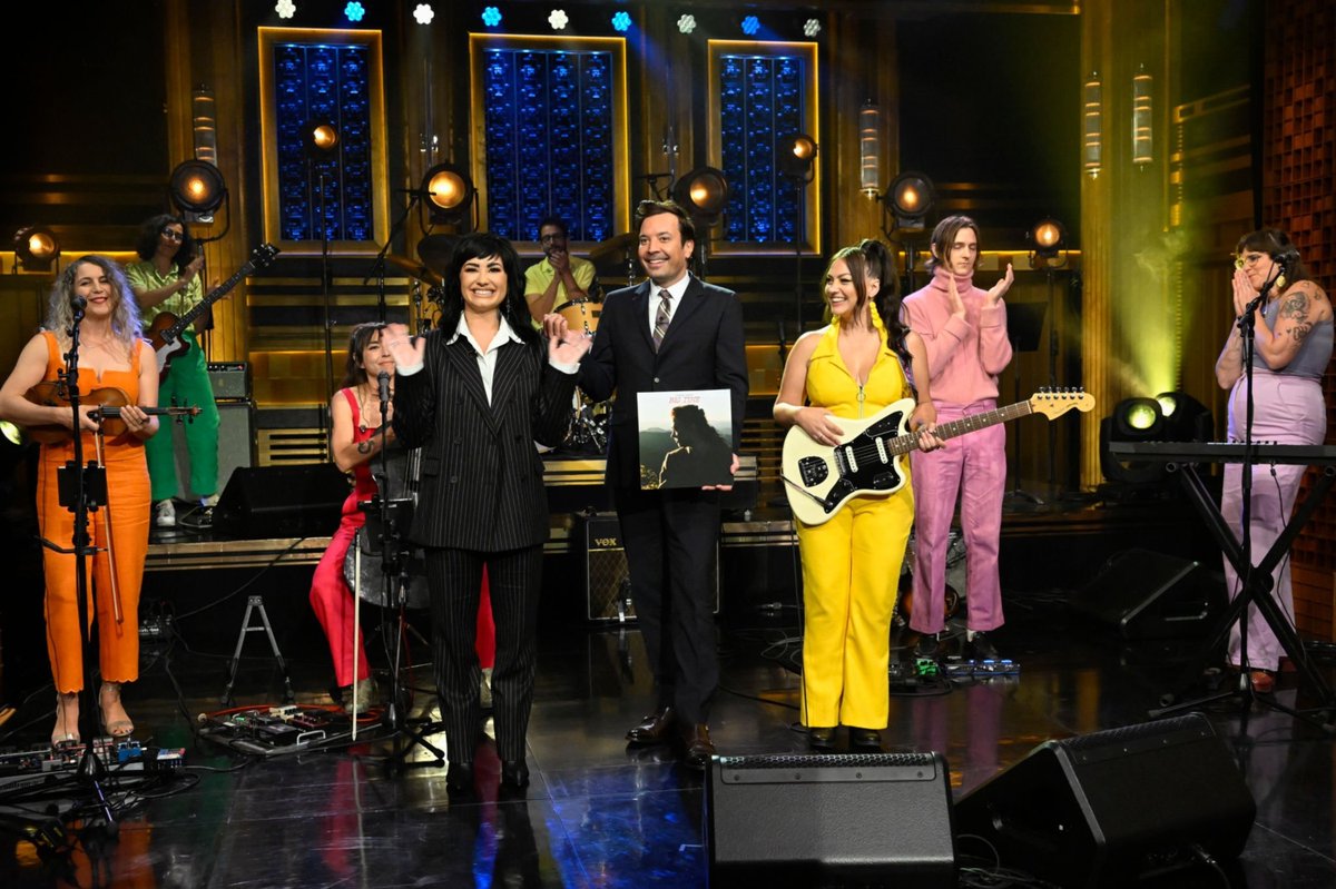dlbrmedia's tweet photo. 18 HQs: Demi Lovato co-apresentando o The Tonight Show Starring Jimmy Fallon em New York.

📸 Confira: https://t.co/2xsKe4ifWo https://t.co/v2RIhFW7AC