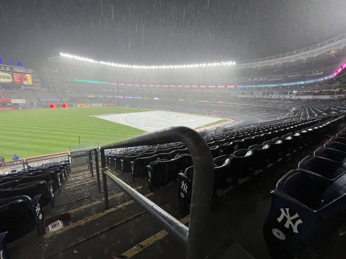 Confirming the rain here in #yankees stadium. Dang.
