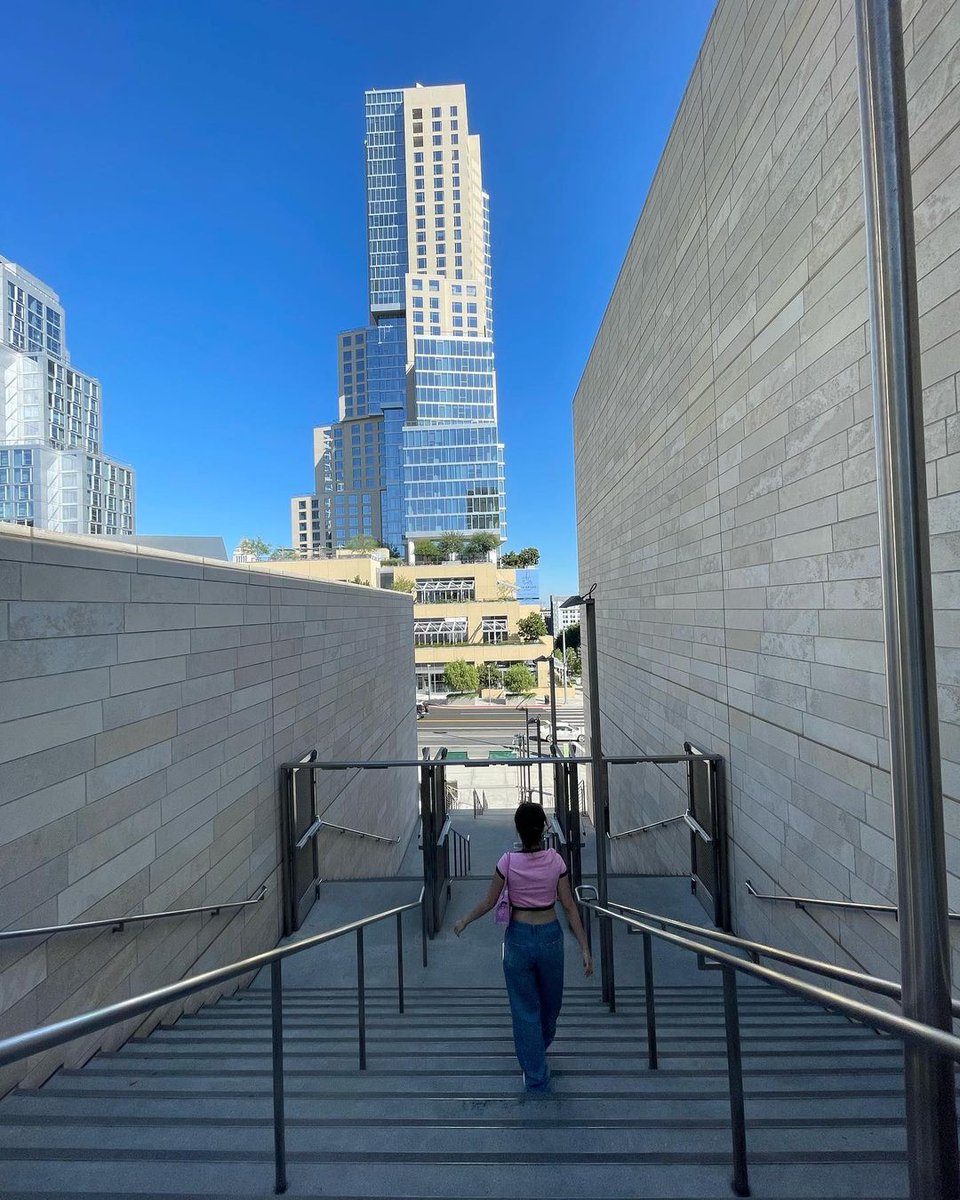 CHERRY-CHIC LOOK 🍒

Actress Belle Mariano is rocking that cute chic outfit in one of her dump posted photos on Instagram.

Looks like Belle's photographer is a tall guy? What are your thoughts bubblies 🤔

📷: Belle Mariano/IG via Vhenna Marie Mantilla #CDNDigital