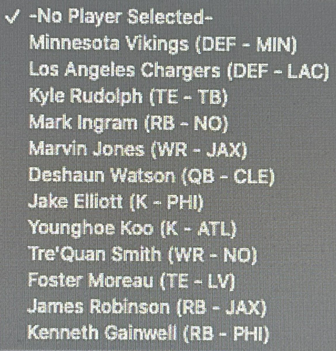 AvalancheFever's tweet photo. @NFLFantasy @FantasyFreaks @FantasyFootyHub @FPLgeek20 I play in a keeper league and have two spots left who is worth saving, who gets the axe, or save no one??? https://t.co/XYwF83MNW5