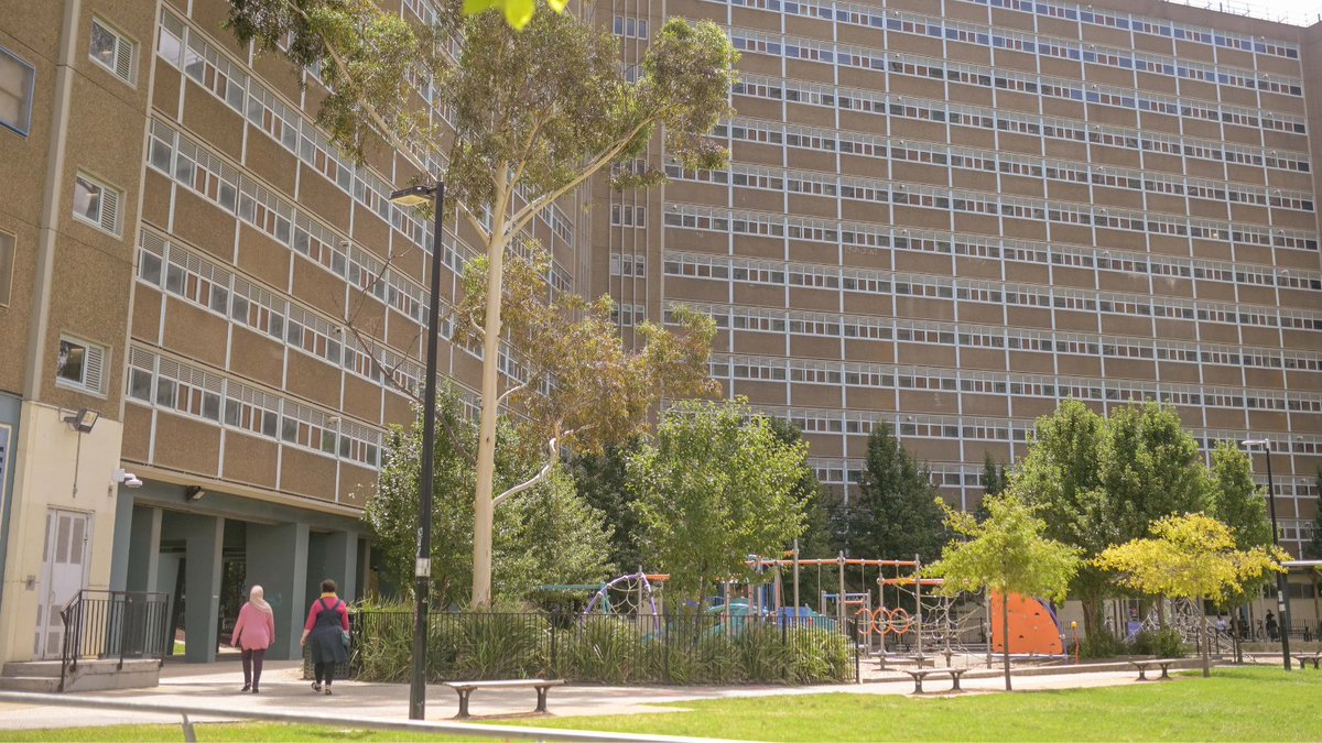 People living in an inner city public housing estate are finding it hard to participate in society due to a lack of affordable and reliable internet to find work or get an education. Read the report led by MGSE’s Dr Nicky Dulfer to learn more → unimelb.me/3JZYSbm