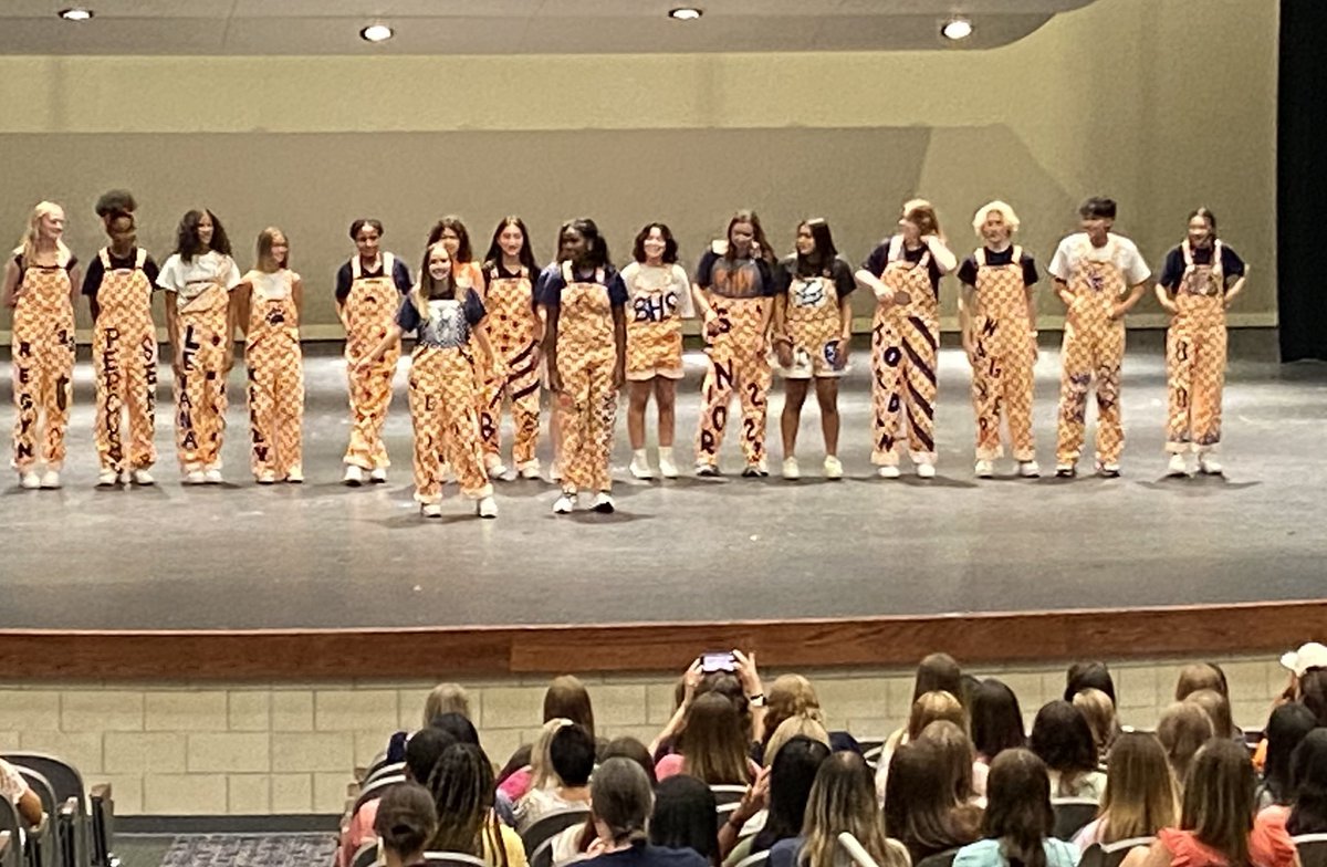 underwood89's tweet photo. Great night for @BridgelandCFISD Bear Necessities! Love seeing our students back in building and teaching the freshmen about the Bear Culture! @iamjenglish @bhsclawcrew @BHS_Belles @BridgelandCheer @BridgelandChoir https://t.co/REFTVduXgg