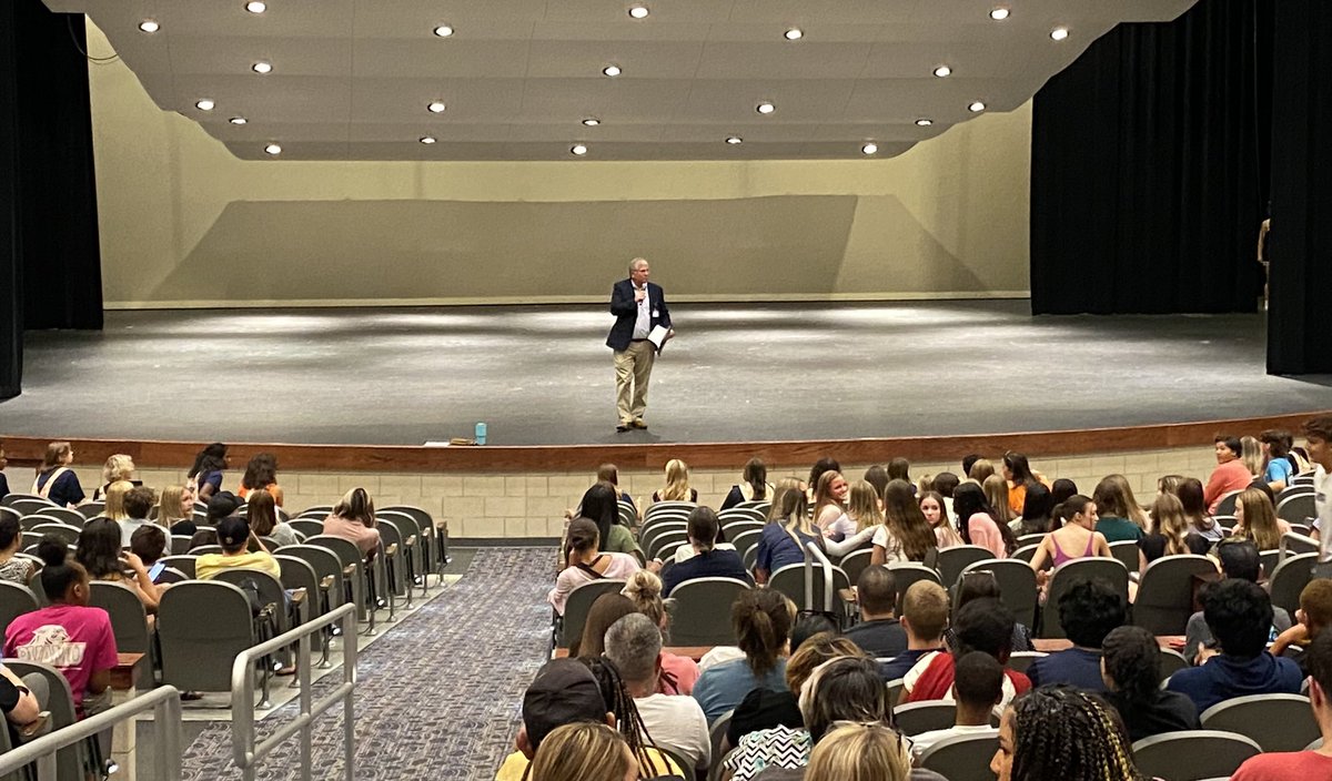 underwood89's tweet photo. Great night for @BridgelandCFISD Bear Necessities! Love seeing our students back in building and teaching the freshmen about the Bear Culture! @iamjenglish @bhsclawcrew @BHS_Belles @BridgelandCheer @BridgelandChoir https://t.co/REFTVduXgg