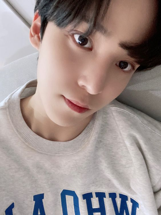 ✩✩✩✩✩

Exposing my cheeks on tl to summon someone.