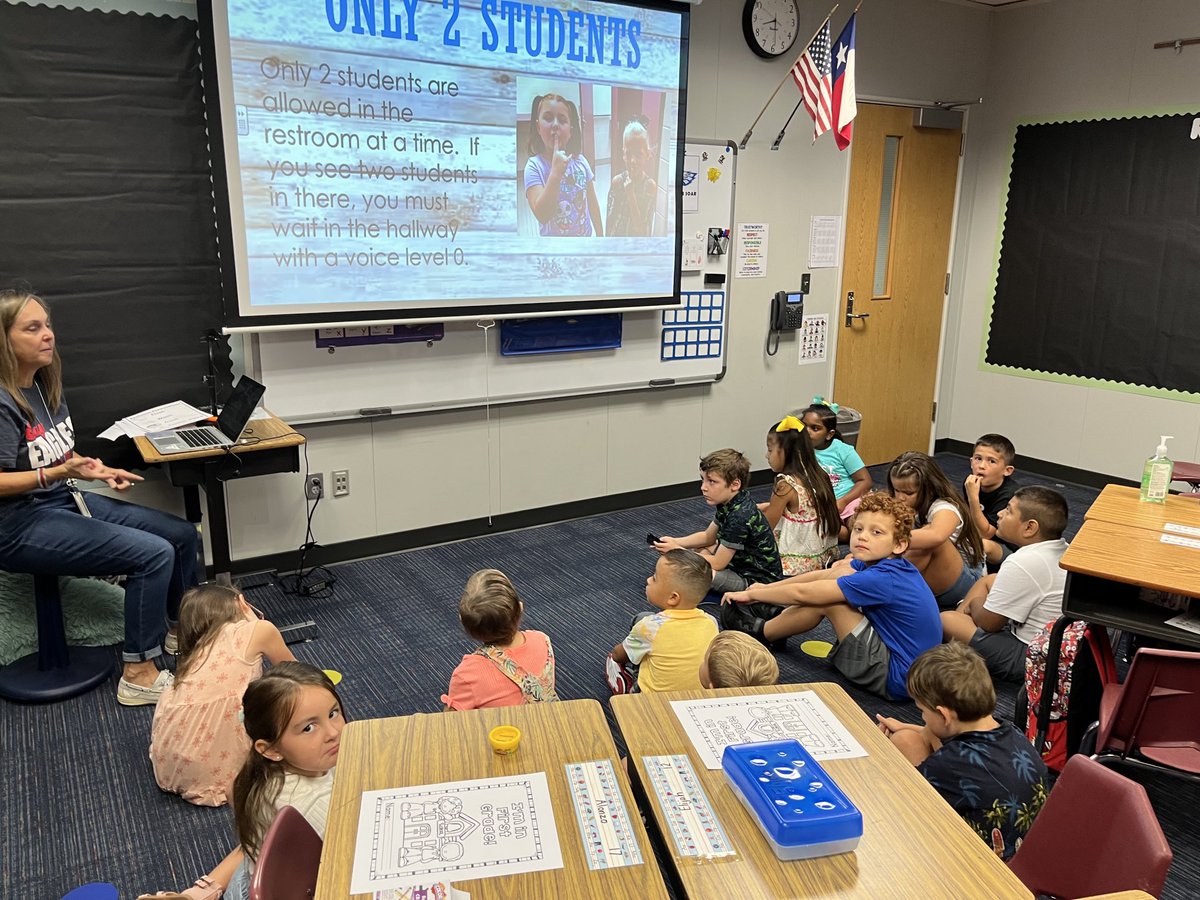 LeslieCottrell3's tweet photo. ⁦@BayEaglesSoar⁩ Our Bay Eagles are back! 💙❤️🦅 #bayeagleslearn ⁦@thinkfree1976⁩ https://t.co/JZFva4ZSbe
