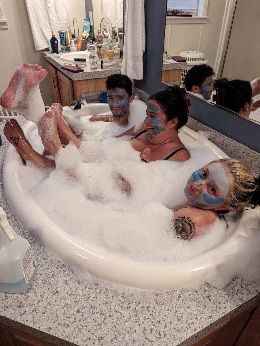 hunkpapi's tweet photo. just your average cousins weekend https://t.co/VCRkKKKh4N