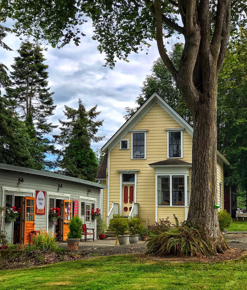 LibbyDoyle9's tweet photo. Port Gamble is a cute little town, founded by Mainers who set out to recreate New England, right down to the sugar maples. #portgamble #pnw https://t.co/hkuJWHDSav