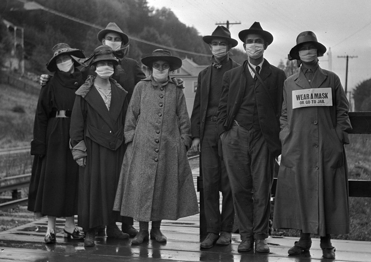 Here's one for today's anti mask  whiners. Take a close look at the person on the far right. #SpanishFlu #COVID19