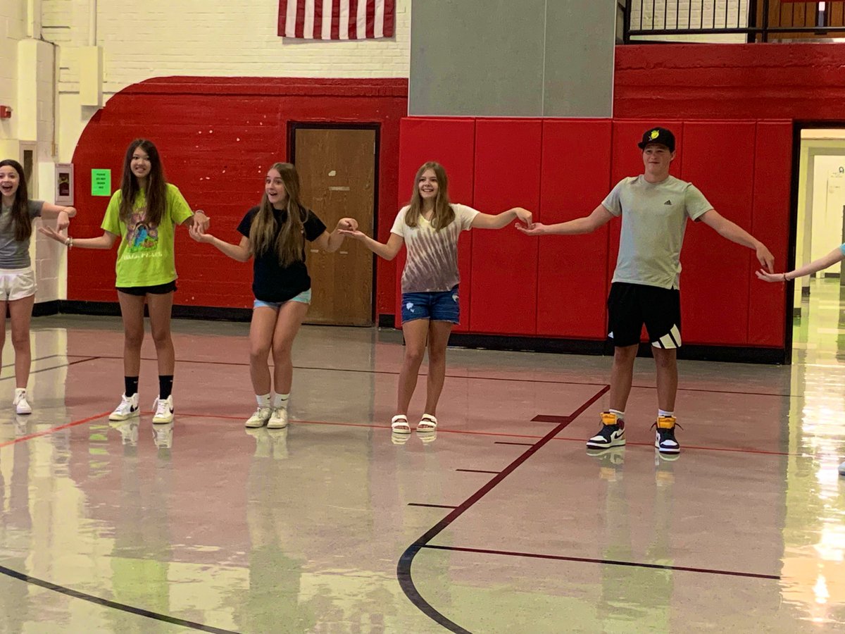 fmssweet's tweet photo. Back at it again with our new class of @FoxMiddleSchool CC/SWEET members! @WhitneyStef @mrsrudy23 https://t.co/4hUp2qdBvk