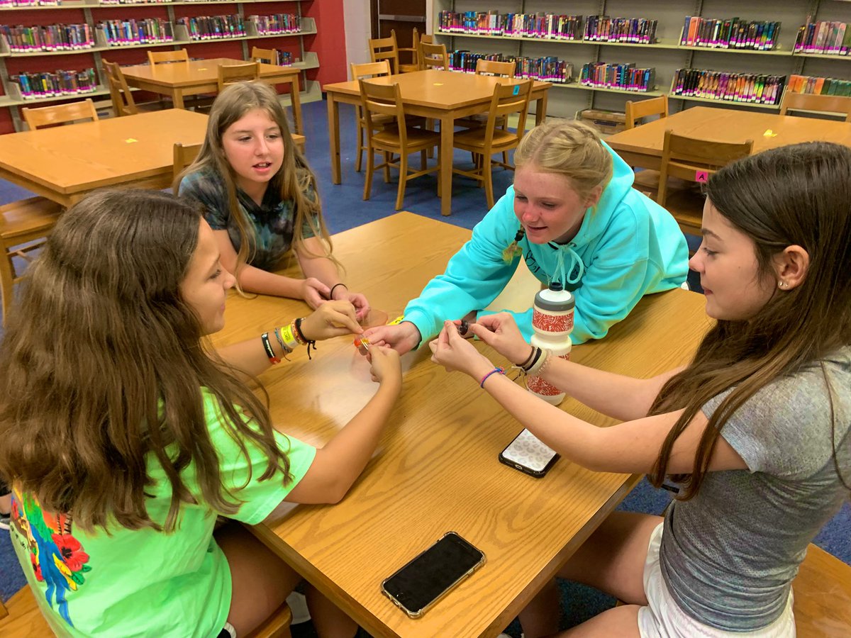 fmssweet's tweet photo. Back at it again with our new class of @FoxMiddleSchool CC/SWEET members! @WhitneyStef @mrsrudy23 https://t.co/4hUp2qdBvk