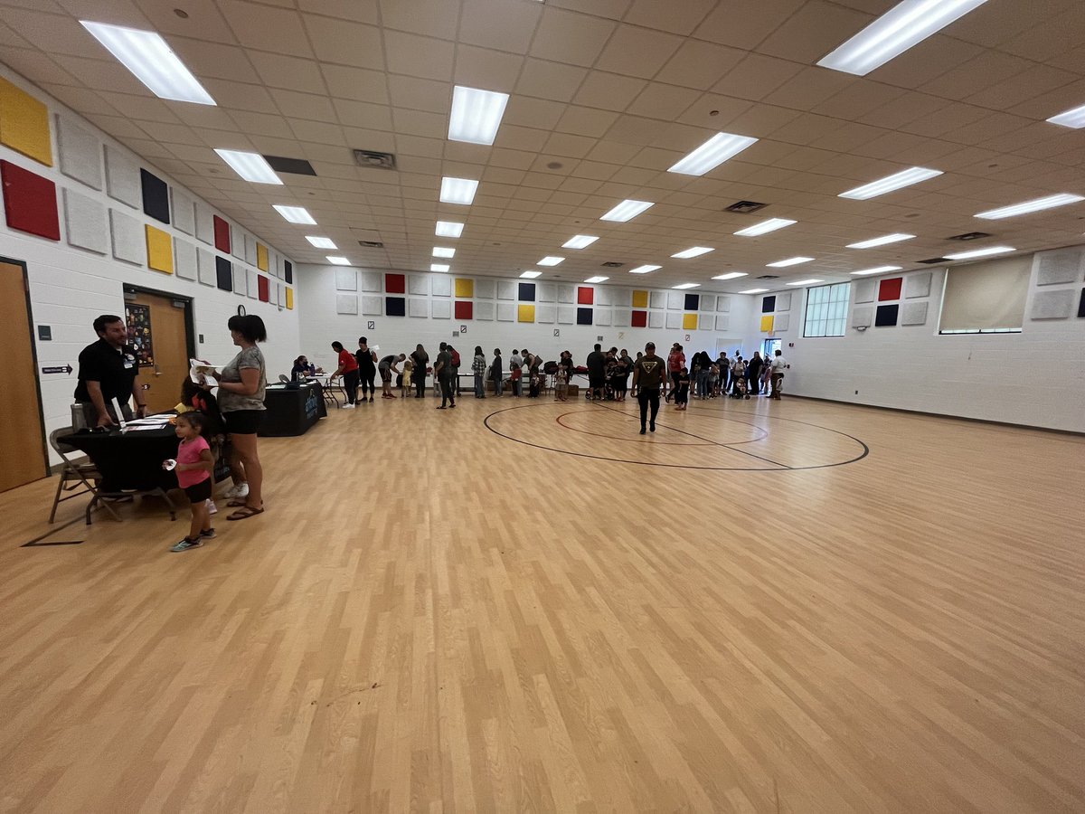 Grateful for community partners  <a href="/kidsfoodbasket/">Kids' Food Basket</a>, Afffinity Mentoring &amp; KSSN who welcomed back our families to Open House tonight.  Our learning community was full of energy, joy and excitement as we prepare to serve our learners.  

#LittleLegendsBIGAchievements
<a href="/GodfreyLeePS/">Lee Middle & High School</a>