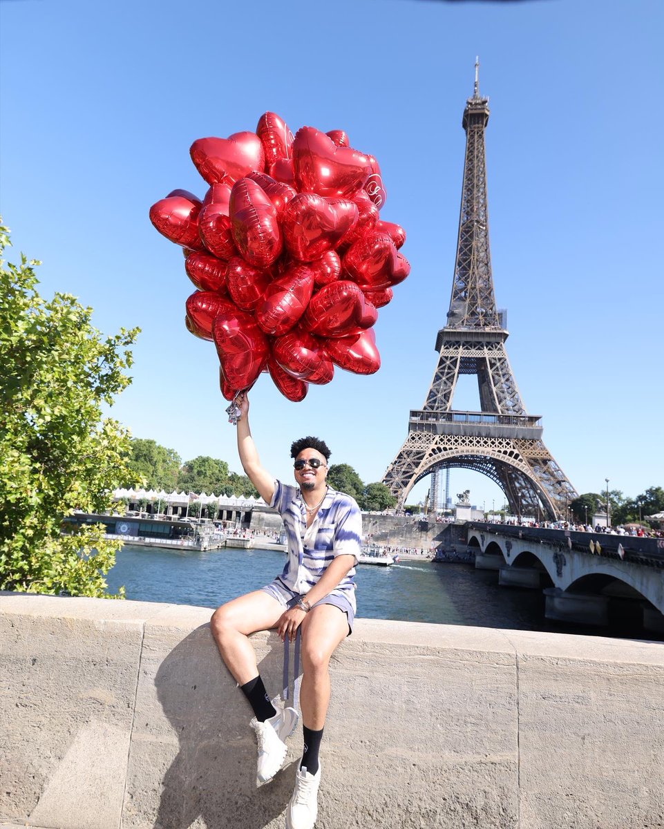 drzamalfy's tweet photo. Paris was amazing!! Birthday boy 🎂🎉🥳🎁
#LeoGang #losleo #jmartstyle #stylishlooks #Fashionista #Dominican #livingmybestlife https://t.co/KvMzla5YlH