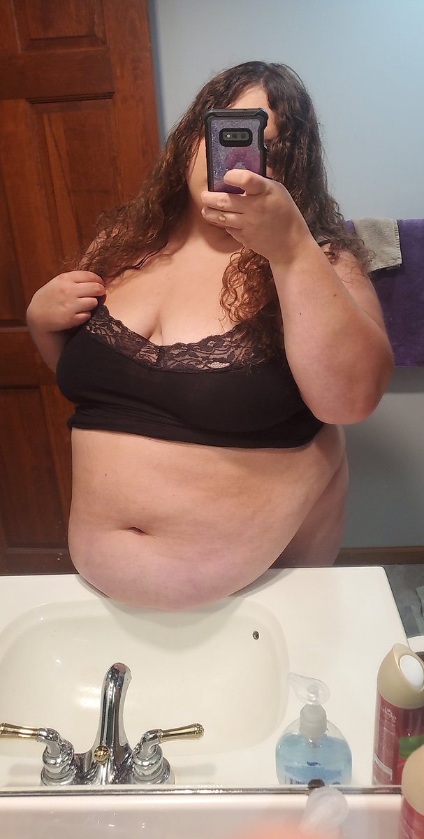 BbwGracey420's tweet photo. Thats a strong sink...♡ bbw bbws ssbbw feedism https://t.co/Oun4VTCbtH