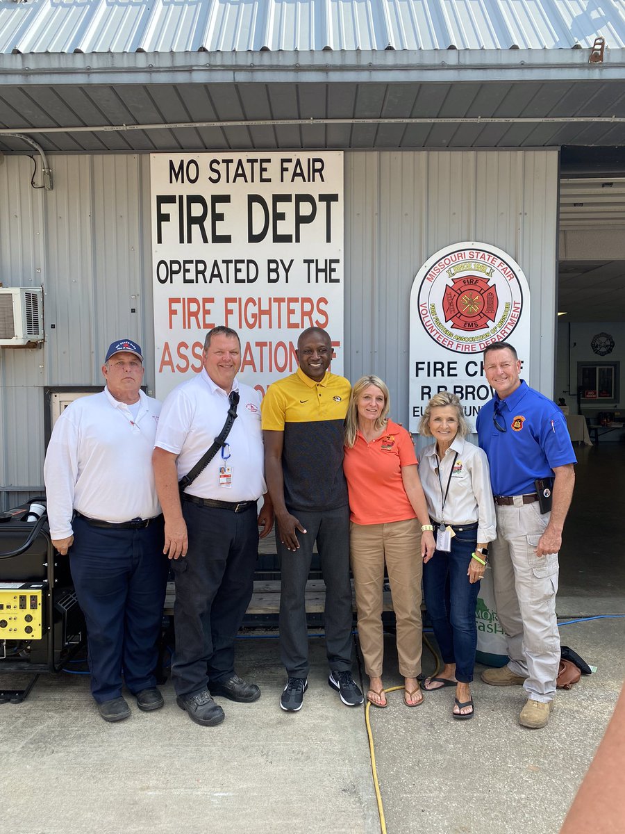 coachdgates's tweet photo. It was a great day @MoStateFair. Enjoyed meeting everyone &amp; learning more about this great state. The fried green tomatoes were a hit! Thanks for all your suggestions #MIZ🐯 https://t.co/UmVK3Vc0Pm
