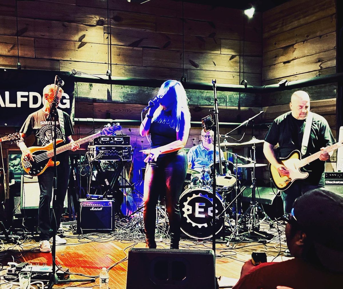 4AcesandaQueen tweet media