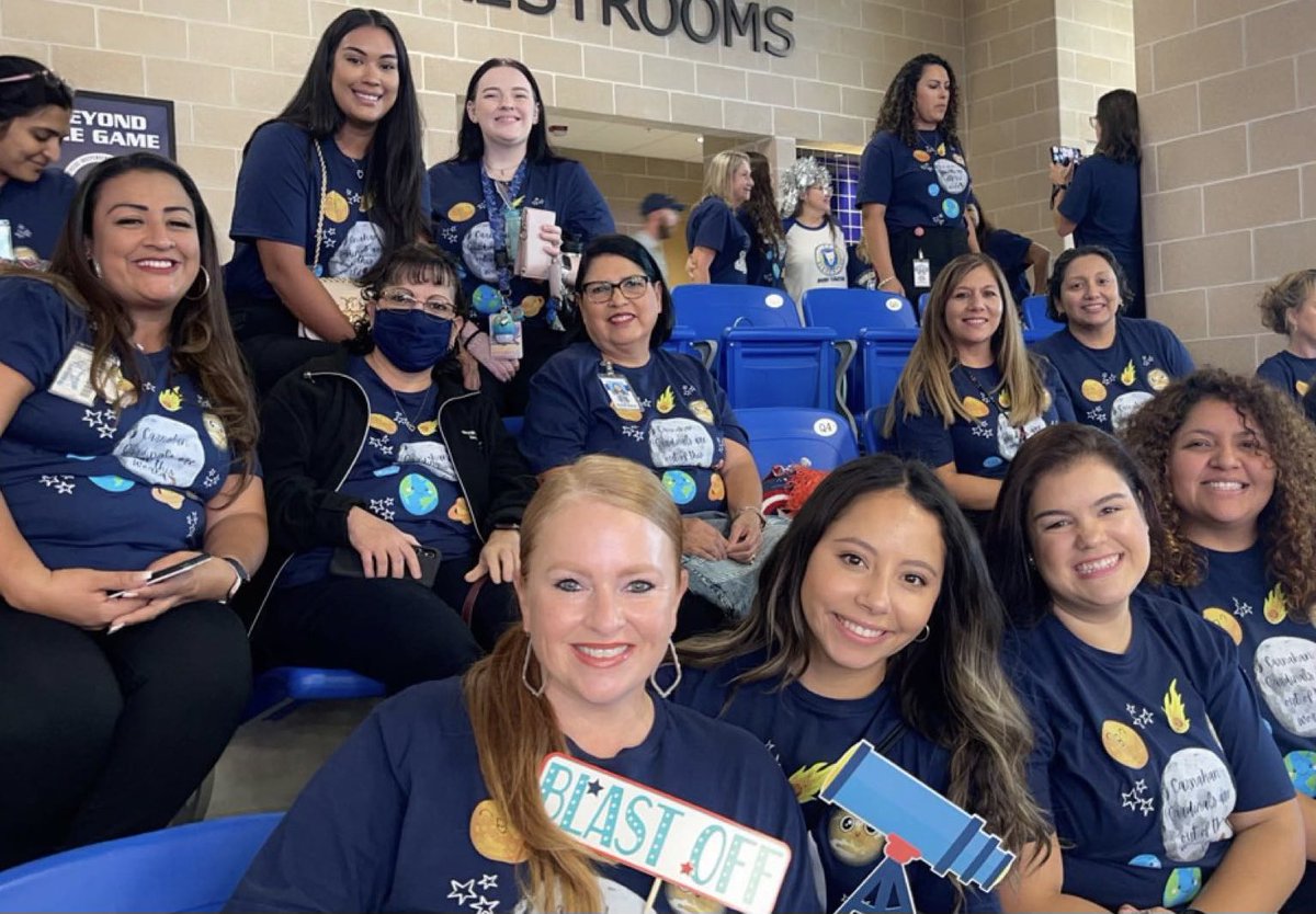_msboswell's tweet photo. My first @NISD convocation!! Super excited for the school year 🍎 
@NISDCarnahan #NISDignited https://t.co/VinfhdwctR