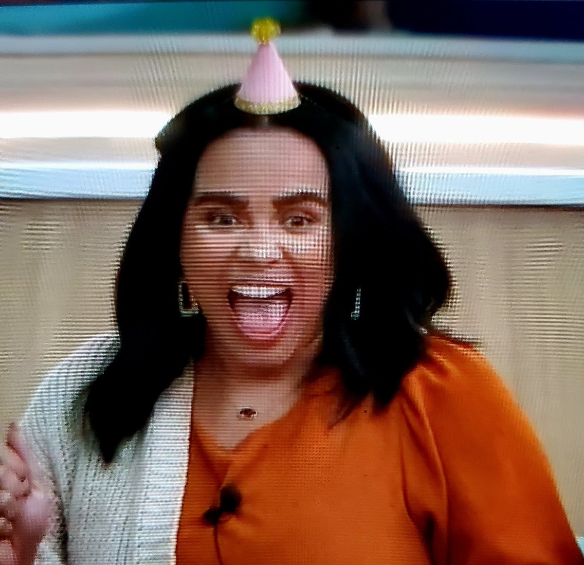 ButFirstRoxy's tweet image. In honor of Jasmine's Birthday, qt this with 2 compliments of the person you qt it from. But make them lies. 😁🎁🎉 #bb24