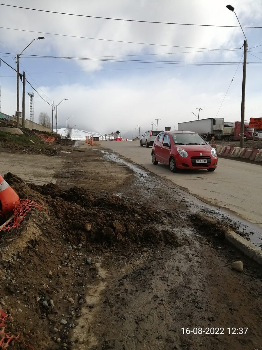 cicleayque's tweet photo. Hoy es el #DiaMundialDelPeaton :) Celebremos que en la ejecución de obras del @mop_chile se considere de tan buena forma a peatones. Y lo bueno es que las obras de av Baquedano están atrasadas y seguiremos teniendo esto hasta el próximo año. @Senadis_Aysen @senadis_gob https://t.co/KmThBFYfdw