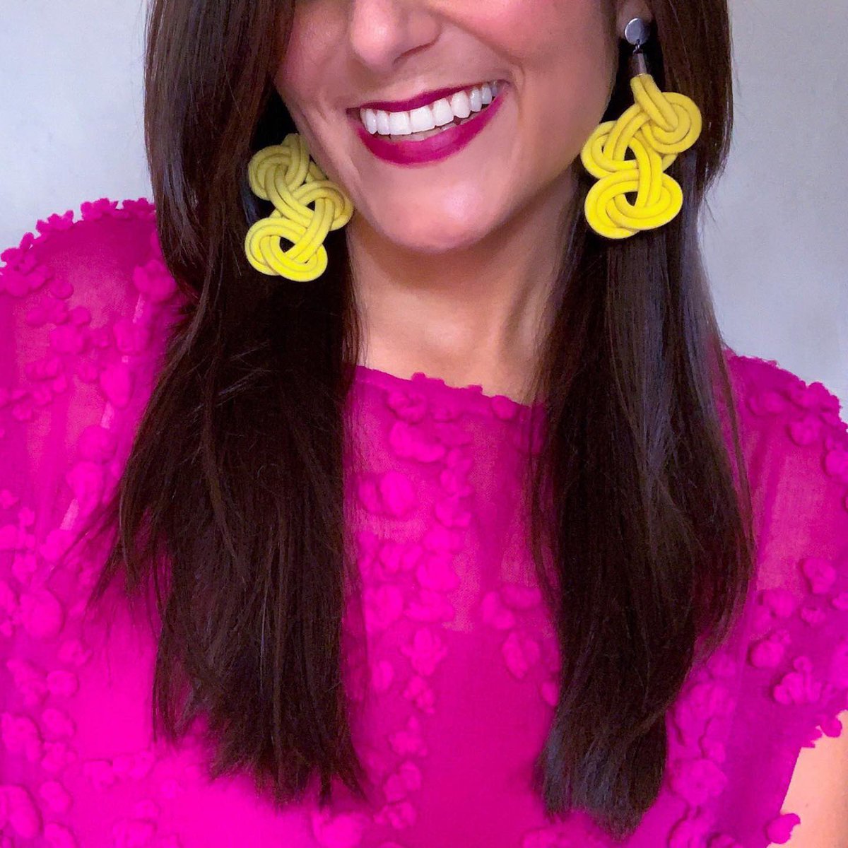 KNOTpredictable's tweet photo. Radiate the energy that you want to attract✨

#KNOTpredictable #artwear #madeinpuertorico #ethicallymade #sustainablefashion #handmade #shopsmall #practicalwearableart #ColormeKNOT #design #knotdesign #statementearrings #earrings #apoyalolocal #art #fashion #lightweight https://t.co/hiCCngLXiI