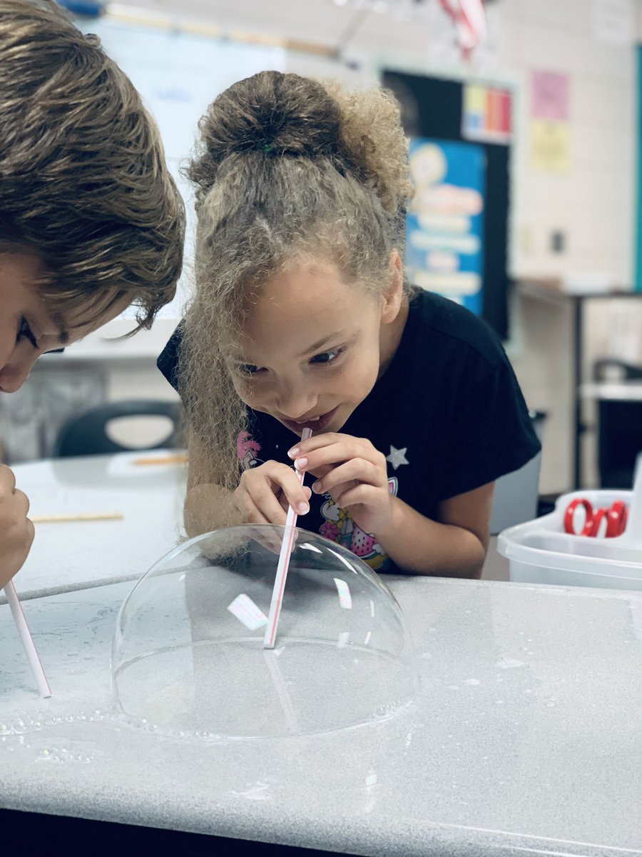 sarah61286's tweet photo. Practicing our steps to the scientific method with bubble investigation 🫧 @barkleybridge https://t.co/dbRyjBOIBd