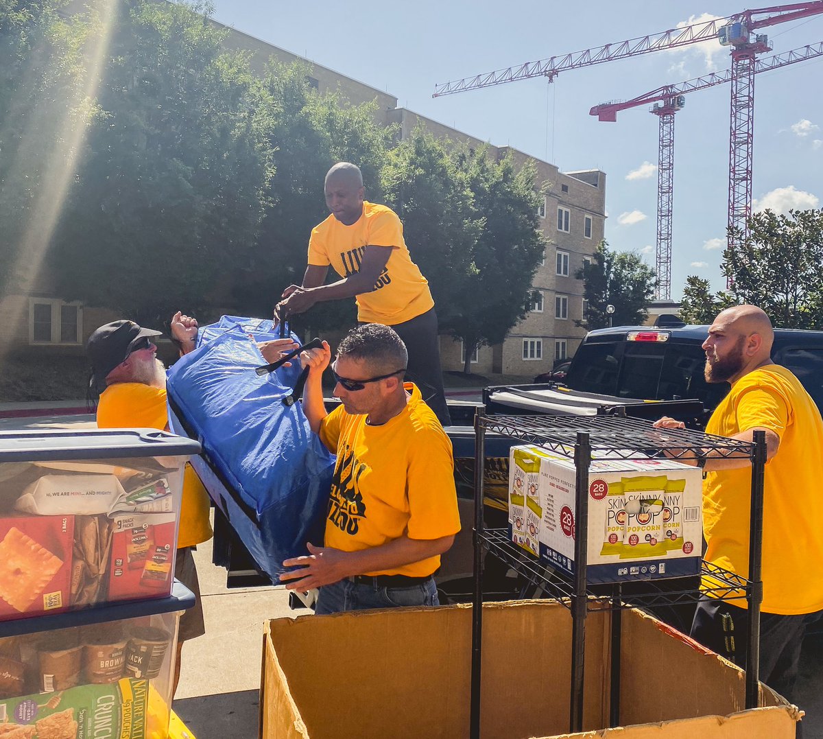 MizzouHoops's tweet photo. Welcome Home to @Mizzou Class of 2026! @coachdgates lent a hand today for move-in day. #MIZ 🐯 https://t.co/or03MDdgwZ