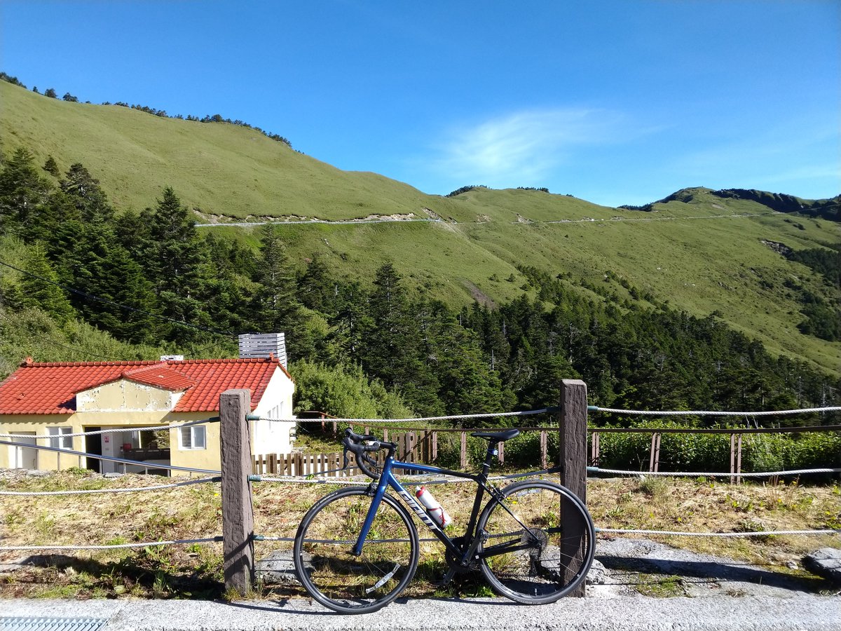 BDPro_Lin's tweet photo. #昆陽停車場;遠處的公路是昆陽到武嶺的天堂路。#台14甲 #合歡山
#bicycle #fahrrad #cycling #cyclist #roadbike #TCR #公路車 #自行車 #單車 #ciclista #Vélo #bici
#fiets #cykel #bizikleta #自転車 #dviratis #kerékpár #bicikl #velosipēds #rower #bicykel #kolo
#bicicletta #자전거 https://t.co/ReDhAPf7uB