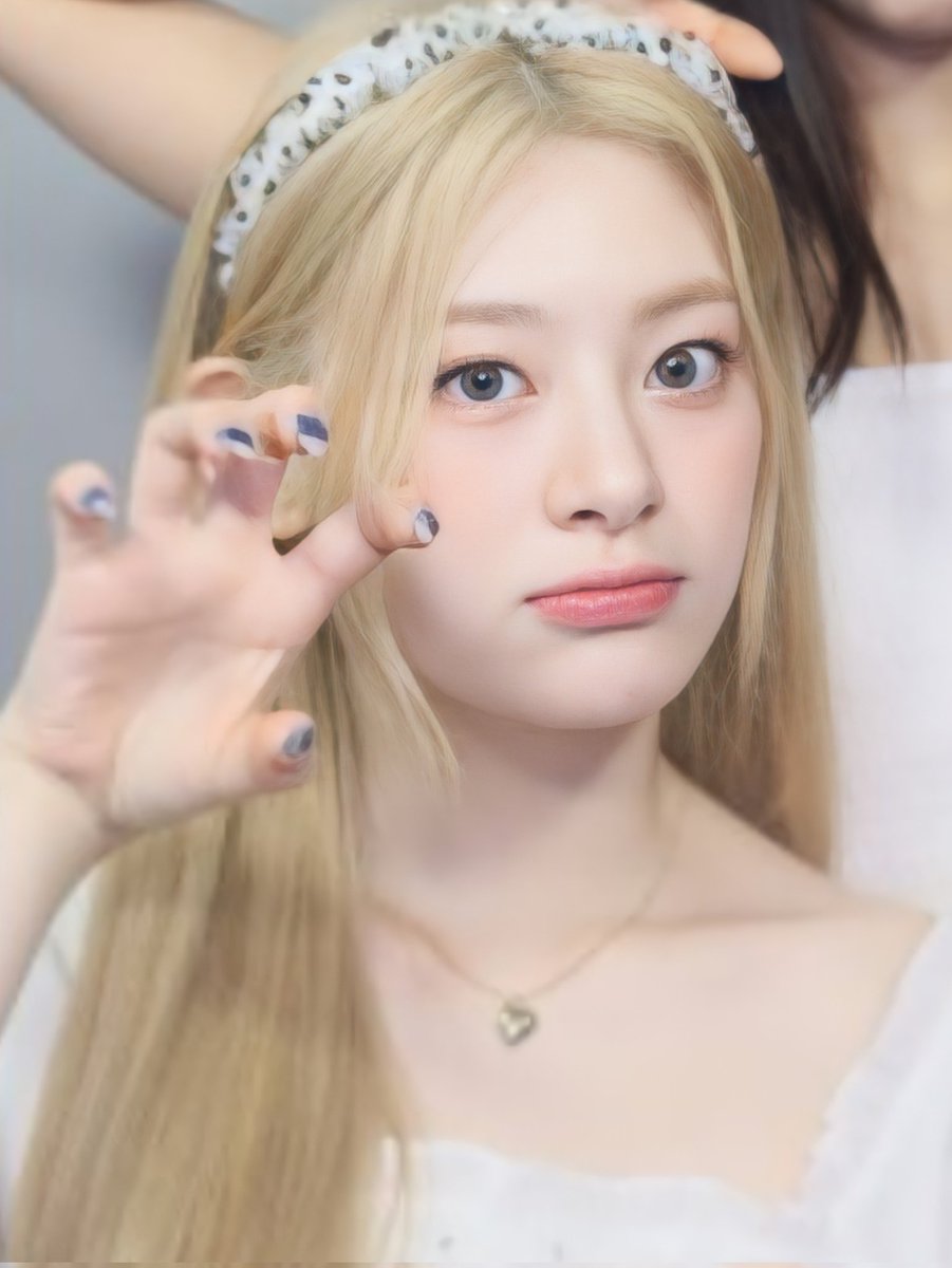 SEEUNSLOOK's tweet photo. cuteness overload https://t.co/VDa25Zk5ki