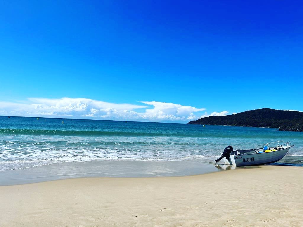 RowingAust's tweet photo. Day 1️⃣
Noosa, QLD😎
Coastal 🚣♀️
4km course 🌊
For updates, please head to the website link: https://t.co/qGYKYDFmrB
#CoastalRowing
#ReadyToRow https://t.co/7TqJc2CQQn