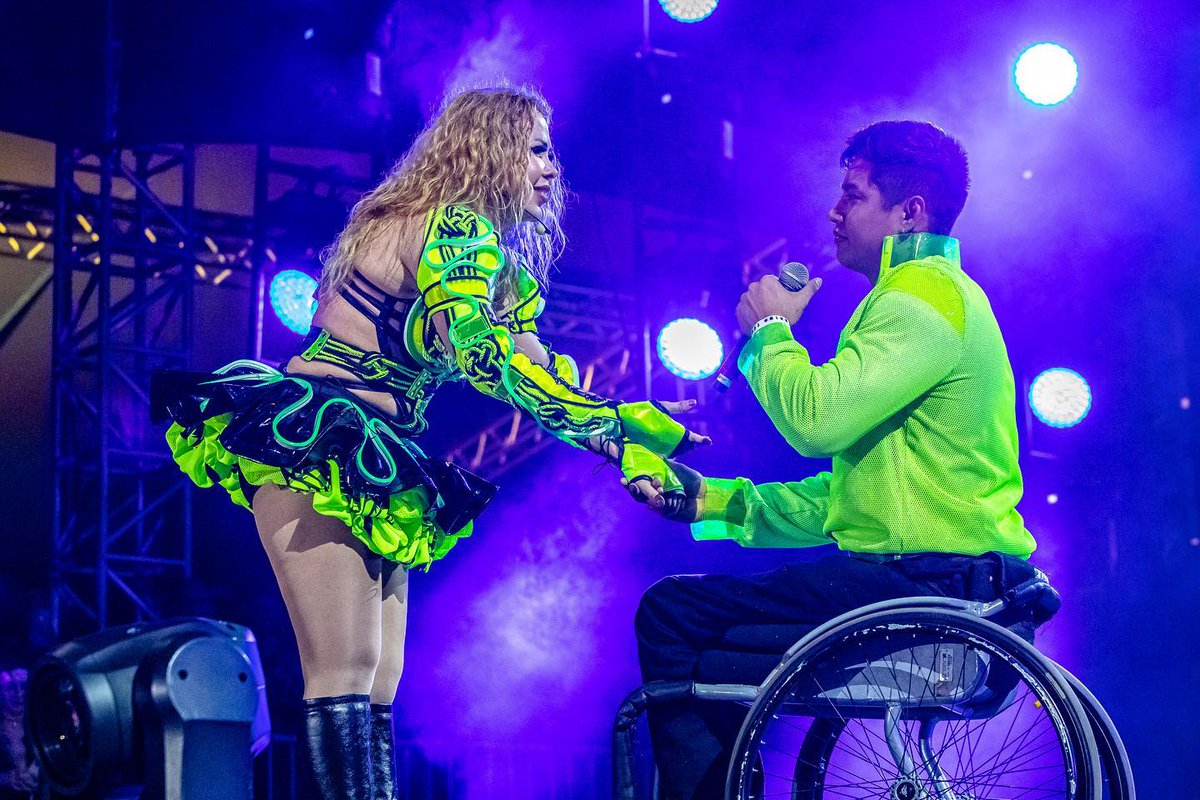 FCAGORAEREALL3's tweet photo. REI DA FESTA JOELMA https://t.co/wSORDidyli