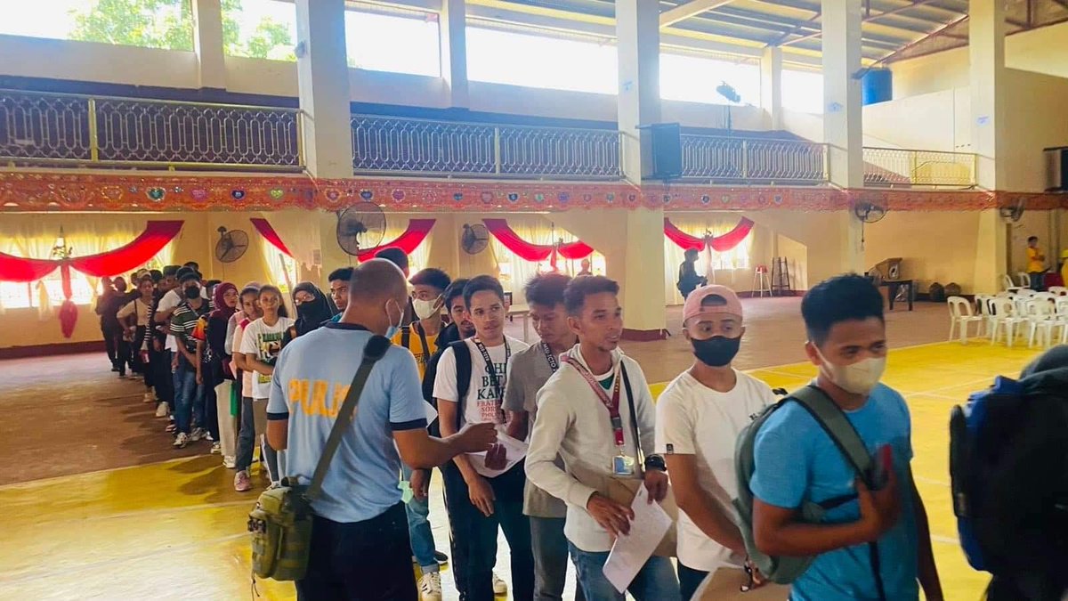 OfficialPNPA's tweet photo. LOOK | Tawi Tawi Police Provincial Office spearheaded the PNPA Information Drive and Application at Mindanao State University, Tawi-Tawi Campus on August 17, 2022.

#HAILPNPA
#IskolarParaSaBayan
#ToLearnTodayToLeadTomorrow https://t.co/JyxlBUO2wW