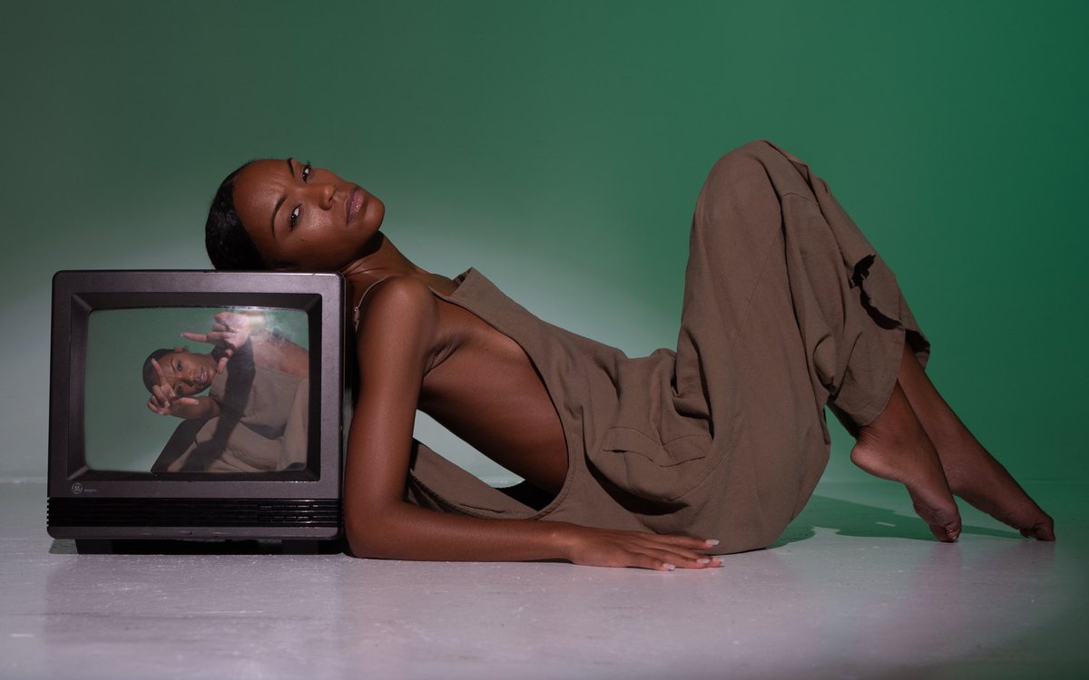 MWhitleyMedia's tweet photo. Donโt watch me, watch TV!๐บ
.
Book your session today @ https://t.co/9Qz0h6oK3I
.
Photographer: @MWhitleyMedia
Model: Mercedes Bankhead
.
#Atlanta #atlantaphotographer #atlphotographer #exploreatl #viral #melanin #brownskingirls #blackart #blackphotographer #explorepage #ebony https://t.co/akNcn0wxJW
