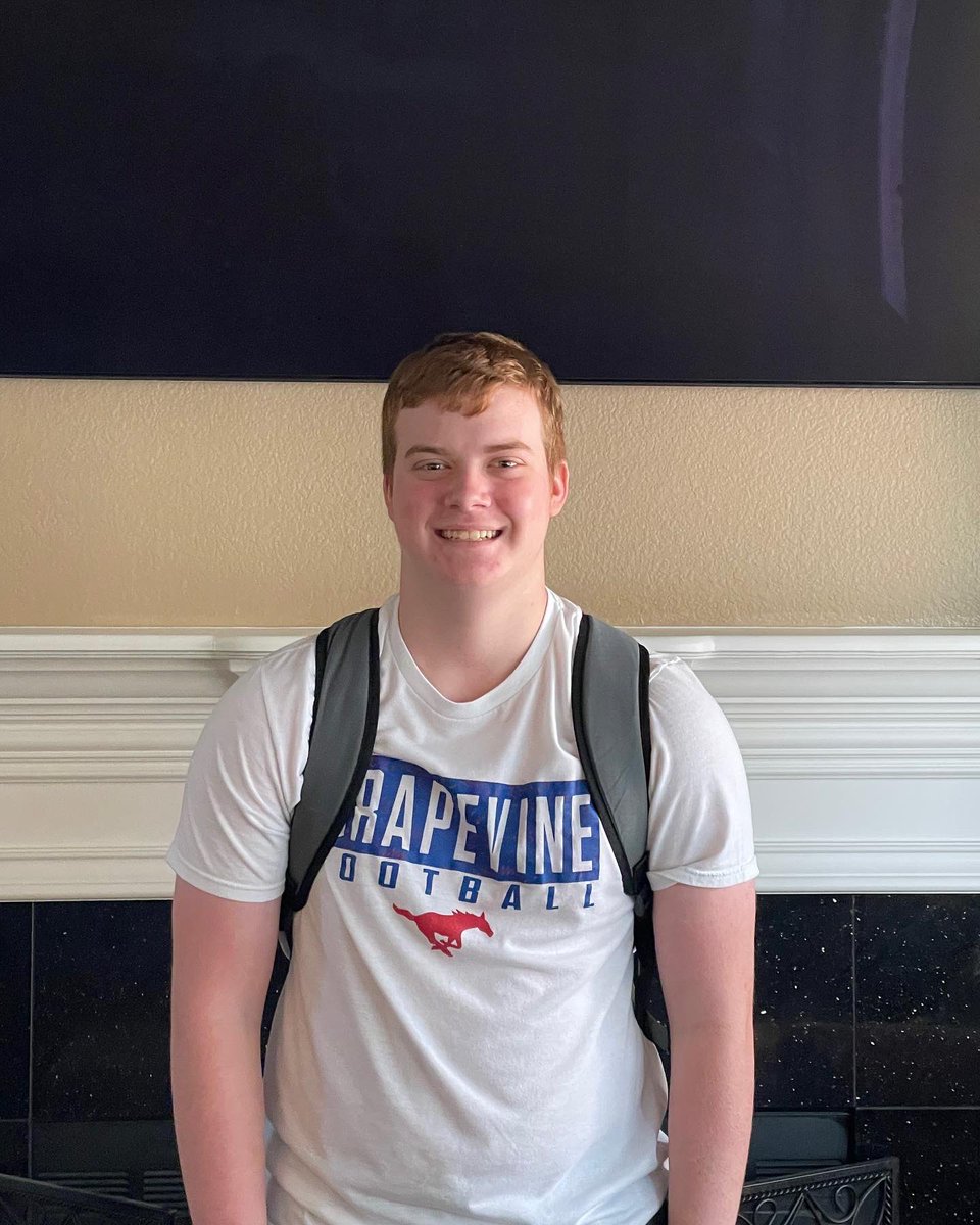 judyakelleyBCE's tweet photo. Caleb and Catelyn began new chapters today. Caleb as a freshman @Grapevine_HS and Catelyn in 6th grade @CTMSWolfWay #GCISDFirstDay https://t.co/IHOeEieIVE