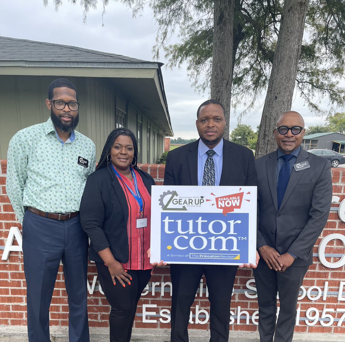 KierreRimmer1's tweet photo. Gearing Up with GEAR UP today in Avon,MS and Greenville, MS promoting https://t.co/e3GF75miVt‼️
#RiversideHighSchool #WesternLineSchoolDistrict #ColemanMiddleSchool #TLWestonMiddleSchool #EffectiveMethodology #ExpertTutors #PromoteStudentSuccess #ExtensiveData #ExceptionalSupport https://t.co/6yjQWNRfxW