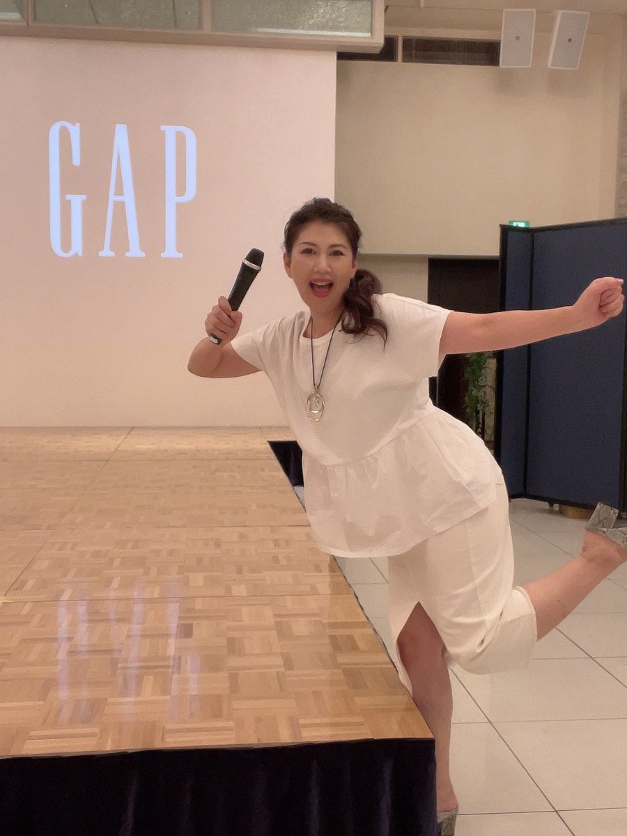WakamiyaYuki's tweet photo. おはよう御座います☀️
本日も
#gapcollection ❣️
今回の衣装は #gap 綺麗目コーディネート✨
でも #MC はパワー全開😆
一枚目と2枚目のギャプをお楽しみください!
GAPだけに🤣🤣🤣
11時〜18時まで毎時0分〜
ライブ配信もありまーす!
@kids_tokei
https://t.co/m4ZCsY7ydf https://t.co/fKXQKOoJDJ