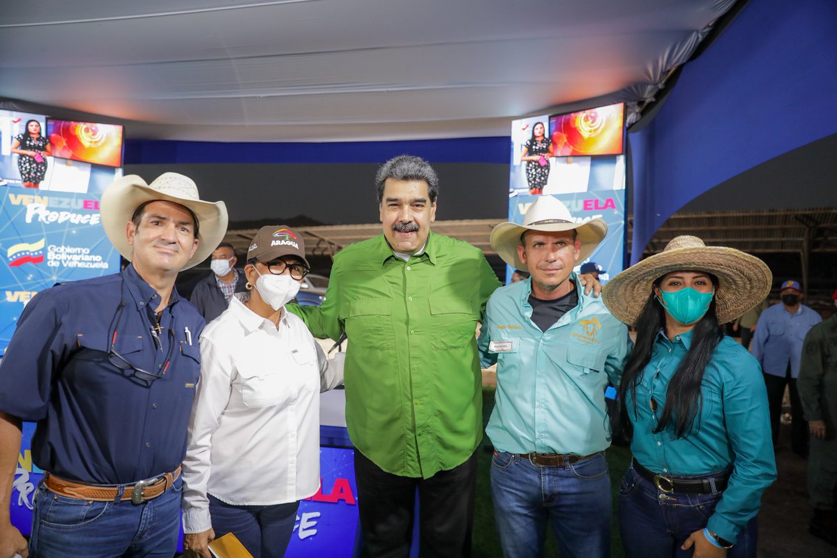 NicolasMaduro's tweet photo. Nace la Comisión Nacional de Tierras como órgano consultivo y participativo; profundizará la política de regularización de la tenencia de tierras con vocación agrícola. Es darle un reimpulso necesario a la democratización y la distribución de las tierras para la producción. https://t.co/PMkQcVnEIA