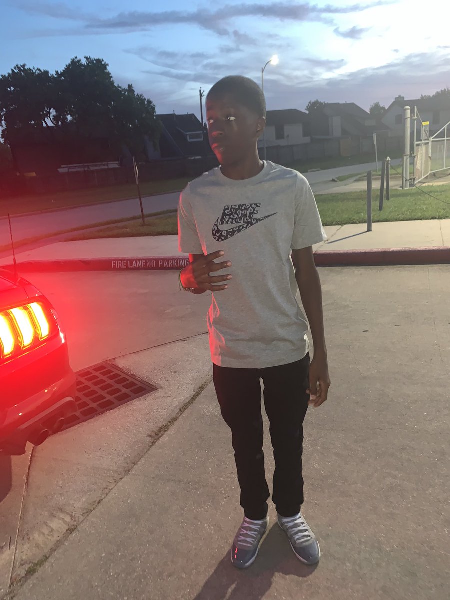 safiyadabeauty's tweet photo. I can't believe my baby is in high school! #FirstDayOfSchoolVibes #NikeKid ๐ซถ๐ฝ๐ซถ๐ฝ๐ซถ๐ฝ https://t.co/REeSb0gXDj