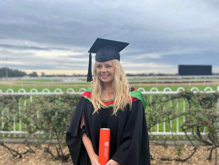 sandytrustteach's tweet photo. #CharlesSturtGrad https://t.co/8FCCZhW5X6