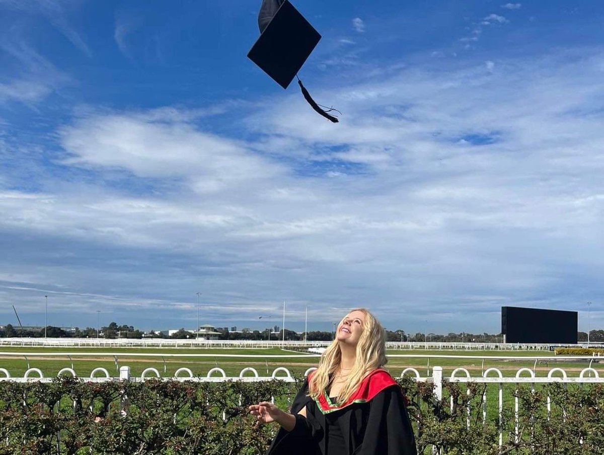 sandytrustteach's tweet photo. #CharlesSturtGrad https://t.co/8FCCZhW5X6