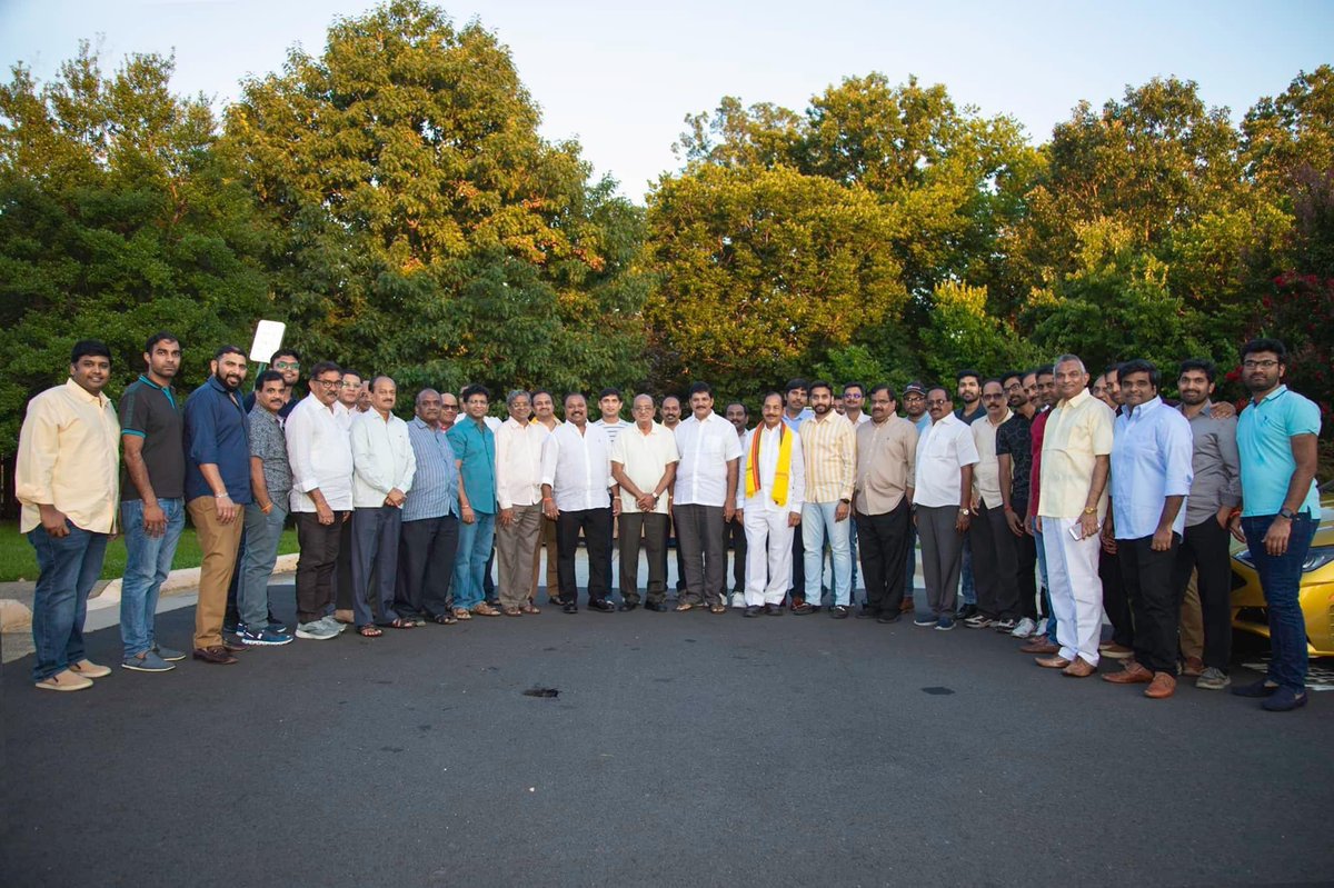 DNK_Office's tweet photo. NRI టీడీపీ వాషింగ్టన్ డి.సి ఆధ్వర్యంలో ఏర్పాటు చేసిన ఆత్మీయ సమావేశంలో రాజమండ్రి శాసనసభ్యులు శ్రీ @GORANTLA_BC గారు, శ్రీ సతీష్ వేమన గారితో కలిసి పాల్గొన్న శ్రీ @DhulipallaNk గారు. https://t.co/gmejwl3Oxe